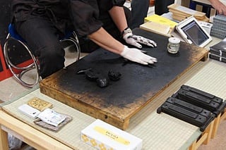 墨を練っているところ? 墨を練っているところ?